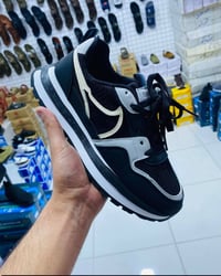 حذاء رجالي • خفيف جداً • مقاسات ٤٠-٤٥