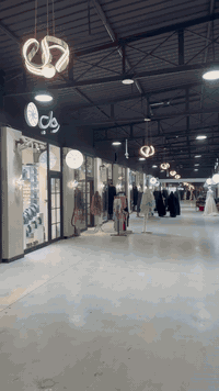 مجمع كربلاء التجاري • للبيع او ايجار • محل مؤثث