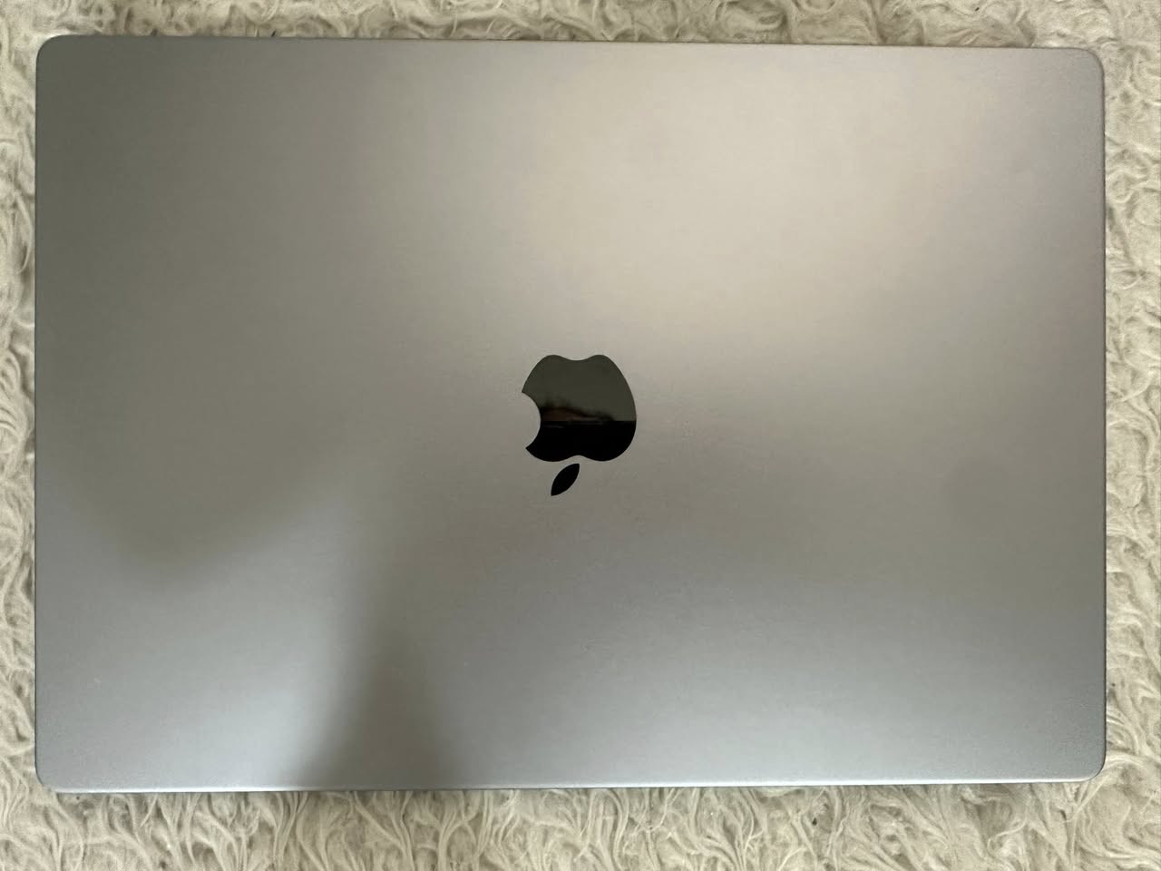 للبيع: MacBook Pro 2023 (M3 Pro)
المواصفات الأساسية:
• المعالج: Apple M3 Pro (أحدث جيل من آبل).
• الموديل: MacBook Pro 2023.
هارد 1T
• الشاشة: Liquid Retina XDR (سليمة تماماً وواضحة جداً كما في الصور).
• الحالة الخارجية: نظيفة جداً (بدون خدوش أو كسور).
ملاحظات الحالة الفنية
• يوجد عطل في لوحة المفاتيح (Keyboard).
• المخارج (Ports) لا تعمل حالياً.

التواصل: قيم وارسل السعر على الخاص


**إذا كنت صاحب هذا الإعلان وتريد حذفه لأي سبب، رجاءا أرسل رسالة إلى الدعم الفني**