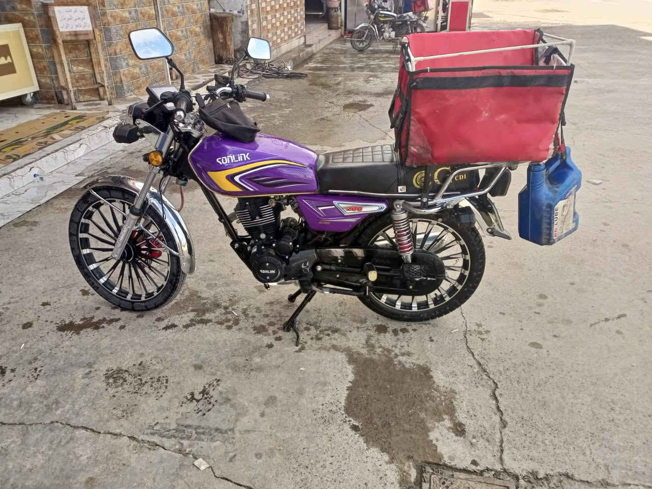 سلام عليكم سيفان 25شرط مامفتوح السعر 800 وبي مجال الطيبين وحياكم الله 078 758 8521 5
