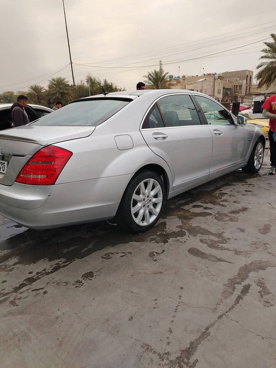 سلام عليكم مارسدس S350 خليجي كفاله عامه بدون صبغ بدون حادث فقط قبق جنطه مبدل ونفس لون سياره بانوراما كشنات جلد كهرباء حساسات خلفي امامي كامره بلاديه بيبان شفط مري شفط بردات بلاديه ملاحضه مكينه بيهه بدايت تبخير  سعر السياره السعر١٥٥عنوان بغداد سبع البور *********** ***********  بدون مراوس فقط بيع موديل ٢٠٠٨
