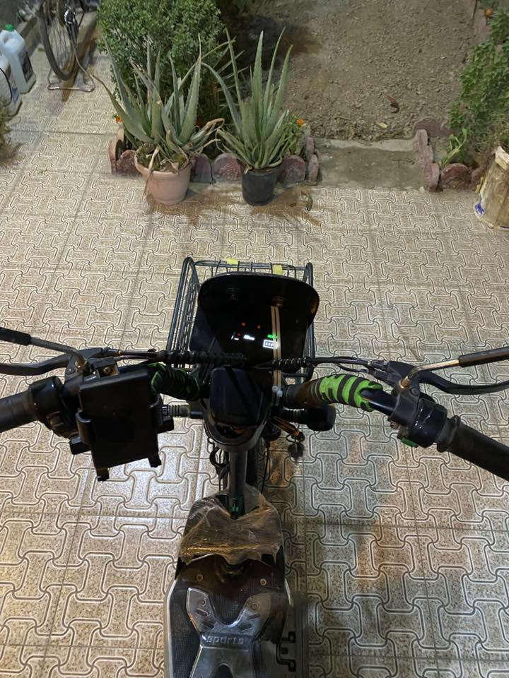 السلام عليكم 
دراجة شحن للبيع 
شركة ULENDO
حجم 20 
موديل 2023
اشاير يمين يسار بدون دبل اشاره 
نشرات جانبية ولايت خلفي ملون 
ترحيب اول ما تشغل 
لايت امامي ابيض 
اربعة بطاريات الحجم الصغير 
اربع نمر 
الكشن مالتها يتحرك تريد تبدله او تلحمه 
الدراجة كفراتها كلش نضيفة 
الدراجة بطارياتها تعبانه يحتاجلها بطاريات تمشي على كد مسافات قصيرة توديك وجيبك 

السعر : 160 الف وبيها مجال 

*********** واتساب فقط 
مكاني ديالى بعقوبة كورنيش ديالى
