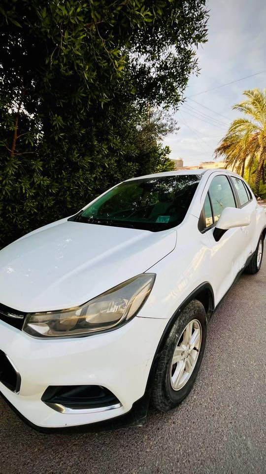 السلام عليكم 

سيارة شوفر تراكس 2017 خليجي مكفولة

مواصفات خليجية 

مكينة 1800

بيها طخه خفيفه كما موضحة بالصور وما مصلحها مبقيها نفسها 

 رقم بغداد هزه وسنويه جديدة  والتحويل ثاني يوم

السعر 110 وبي مجال

مكاني بغداد
***********
