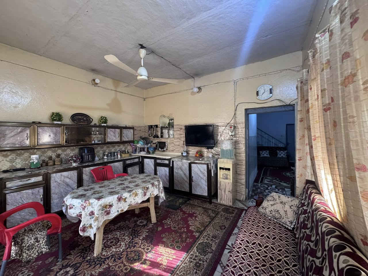 دار ومشتمل للبيع #طابو_صرف  في الحله نــادر  الثانيه خلف معمل النسيج
ــــــــــــــــــــــــــــــــــ
المساحــــــة / 412,5م طابو صرف
الواجهــــــــة /  16,5م
النــــــــــــزال /  25م 

     #مــــــحتويات _الـــــــدار🔻 
الدار يحتوي على (غرفتين نـــوم وصاله وكليدور ومطبخ ومجمع صحيات  وكراج كبير وحديقه

المشتمل يحتىوي على غرفتين نوم وكليدور ومطبخ ومجمع صحيات
__________________________

للأســــتـــفـــســـار الاتـــصـــال عـــلـــى 🔻🔻
 سيد رائد    0️⃣7️⃣8️⃣3️⃣1️⃣1️⃣6️⃣1️⃣6️⃣4️⃣1️⃣    📞             
سيد حسين 0️⃣7️⃣7️⃣2️⃣5️⃣6️⃣1️⃣2️⃣2️⃣6️⃣4️⃣   📞
                      آو وآتســــــاب☎️
_____________________________
#مــكـــتـب
  
   🧱🏬#عقــــارت_سيد_رائــد🏬🧱

#الـكــائـــن
حــــله  شـــارع نــــادر الــرئـــيسي  مقابل شارع الطب العدلي 
_____________________________
