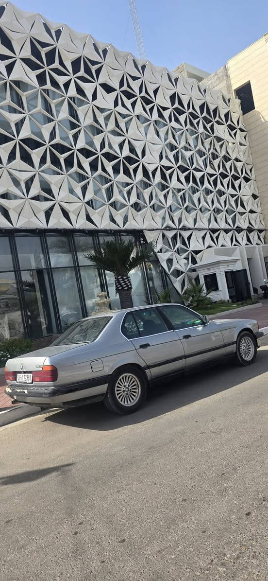 بي ام دبليو الفئة السابعة مكفولة من الضربة فقط صبغ جمالية
محرك كير صدر امامي كله جديد تبريد ثلج، كهربائيات كلها شغالة مملعوب بيها، نقصها درايمشفتات خلفية وغرفتها 70% ، رقم انكليزي بأسمي تحويل مباشر مكانها بصرة شط العرب للبيع او المراوس السعر 50 وبيها مجال حك الجية 👍 *********** *********** متواجد بكل مكان البصرة, العراق

