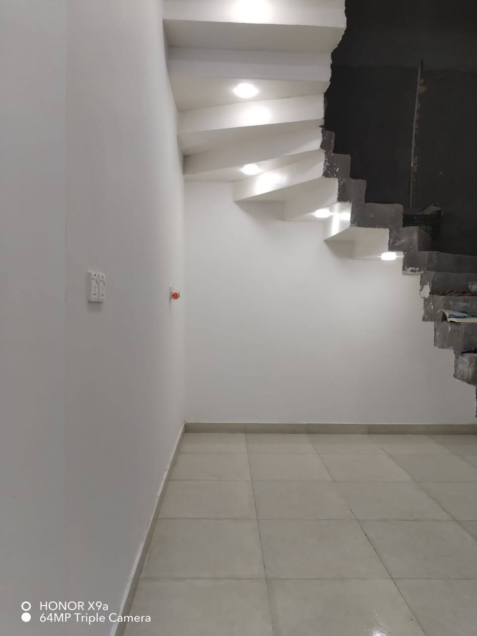 للأيجار بيت  ما مسكون بالمشراق الجديد قرب العزائم غرفتين وصاله ومطبخ وصحيات سعر الأيجار 750 شامل الماء والكهرباء
***********
