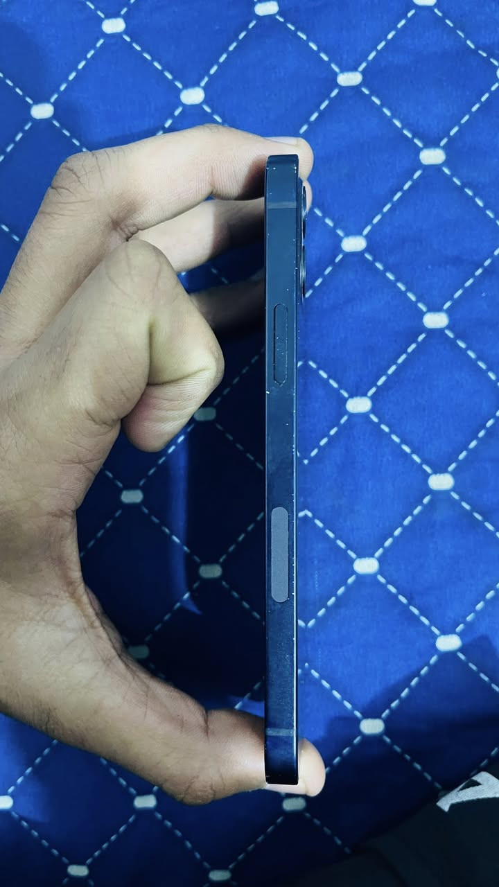 السلام عليكم 

أيفون 12عادي 
أمريكي نموذج M
ذاكره 128
بطاريه 86
البطاريه معلايه بالحاسبه 
بيه شخوط بسيطه بالصفاح 
يدعم 5G
الموبايل كلشيء مامبدل بيه كله بلادي 

ألسعر 400وبيه مجال للشراي تجي تاخذه تفحصه بأقرب ابو مركز موبايلات
مكاني النجف الاشرف شارع نصر مهندسين 

للتواصل ***********
