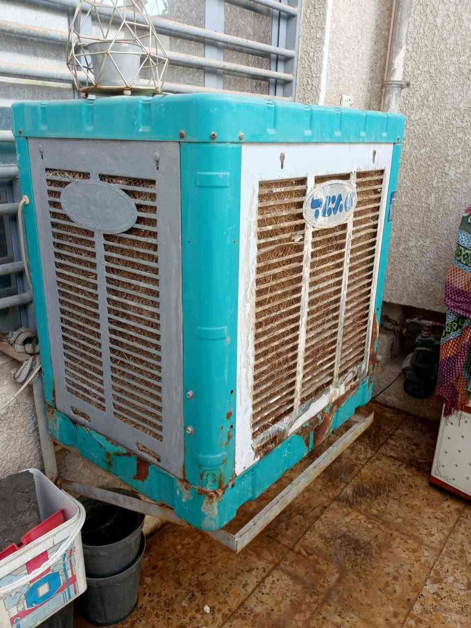 السلام عليكم 
كاروك طفل استعمال قليل سعره ٧٠وبي مجال 
مبرده سعرها ٥٠
ميز تلفزيون ب٢٥
للاستفسار ***********
