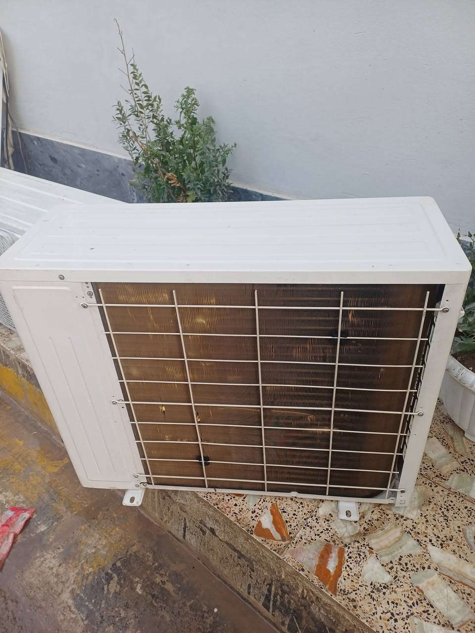 السلام عليكم للبيع سبالت عدد ،2 عالشغل خارجيه توسوت ٢ طن فقط خارجيه والثاني اواكس واحد طن انفيرتر مكاني بغداد الدوره الشراي يتصل ويدلل ***********
