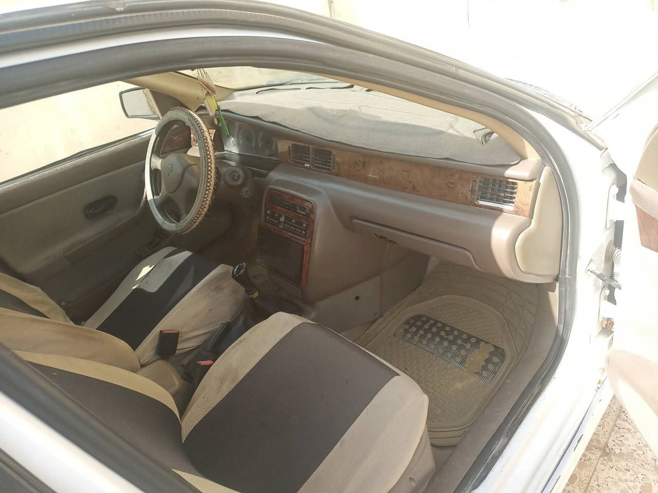 السلام عليكم سيارة سمند البيع  موديل 2011 سياره جديدة ونضيفه كلش  تبريد 🥶  تخم تاير باتري  جديد 
مكينه وكير نضاف رقم واسط انكليزي سنويه جديده 
سعر السيارة اب 33وبيه مجال الشراي 
***********
الخاص مفتوح
