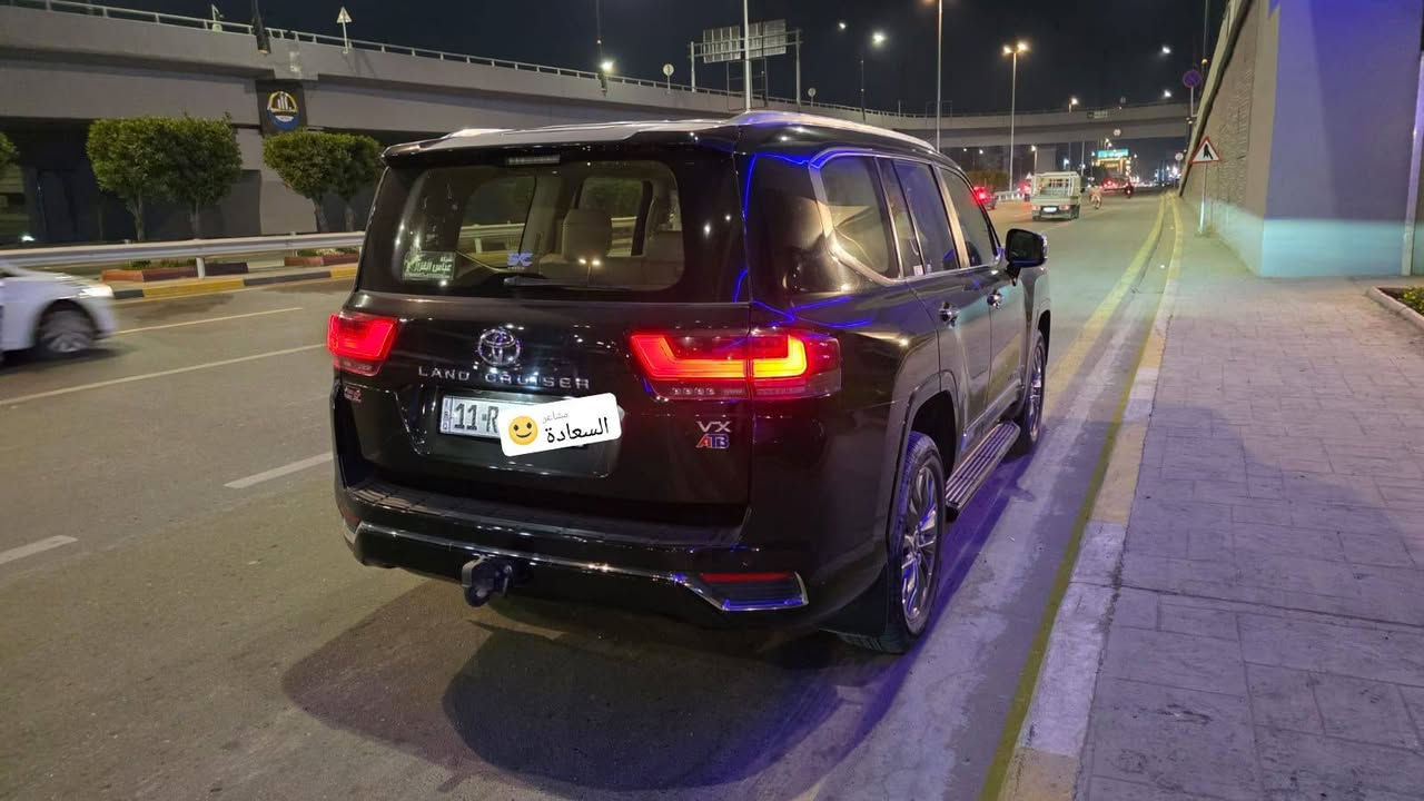 موجود لاندكروز أسود VX بريم موديل2023 فول مواصفات 4 كاميرات رادارات كشنات كهرباء أمامي مغلفه bbf رقم بغداد سياره جديده سعرها 720

الشراي يصل ويدلل ***********
