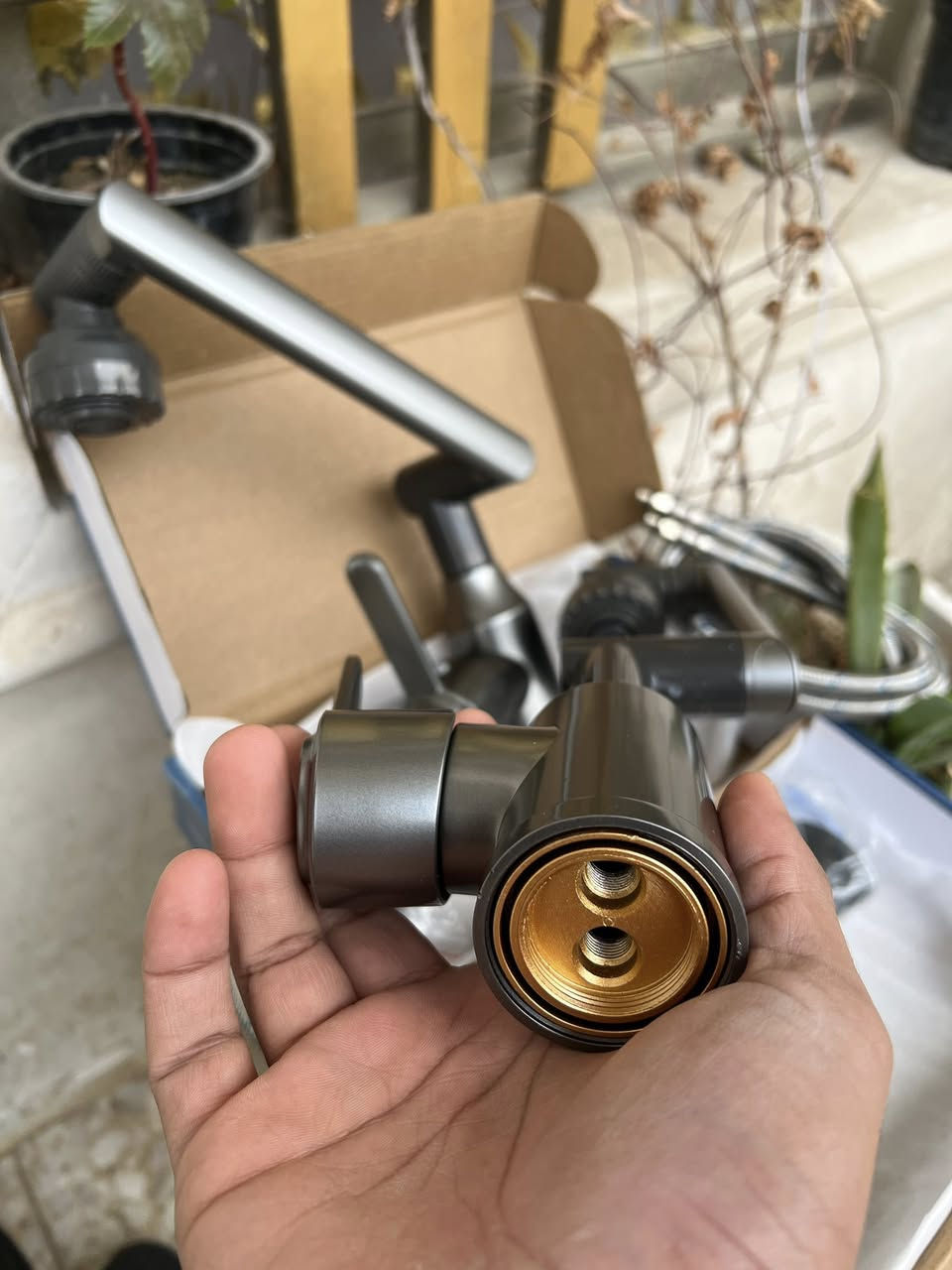 خلاط عدد 2 متحرك وزن ثقيل جداً
كامل غراضهن يرهم سنك مغسله اول تم ثنيهم ب 25مع توصيل
