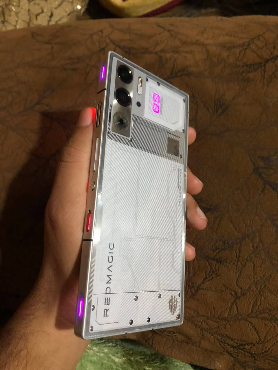 سلام عليكم مراوس مراوس فقط
ريد ماجيك 9 برو 
مواصفات ذاكره 512 
رام 16+12
بوبجي 144 فريم 
مابي شخط الجهاز 
بدون ملحقات 
باقي المواصفات ابحث علي وشوفهن 
مراوس ب ايفون 
هـ *********** وبي واتساب مكاني وادي حجر
