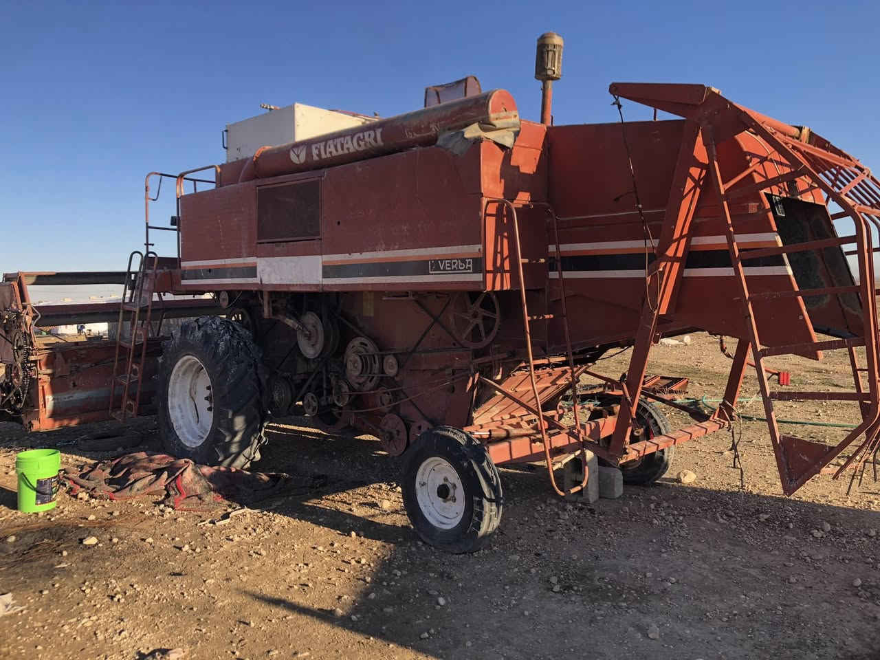 للبيع حاصدا لافيردا موديل 85 نظيفة معمر كامل جاهز رقم نينوئ عنوان نينوئ سنجار موبايل *********** 
***********
