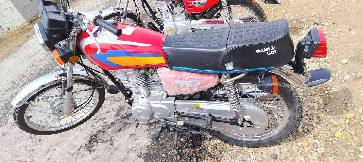 السلام عليكم دراجة للبيع نامه الاصلي شلامجه موديل 26 اوراق سكنر دراجة مكفوله كفاله عامه دراجة نضيفه وماماشيه المكان صدر المجر الشراي اتصل ودلل  ***********
