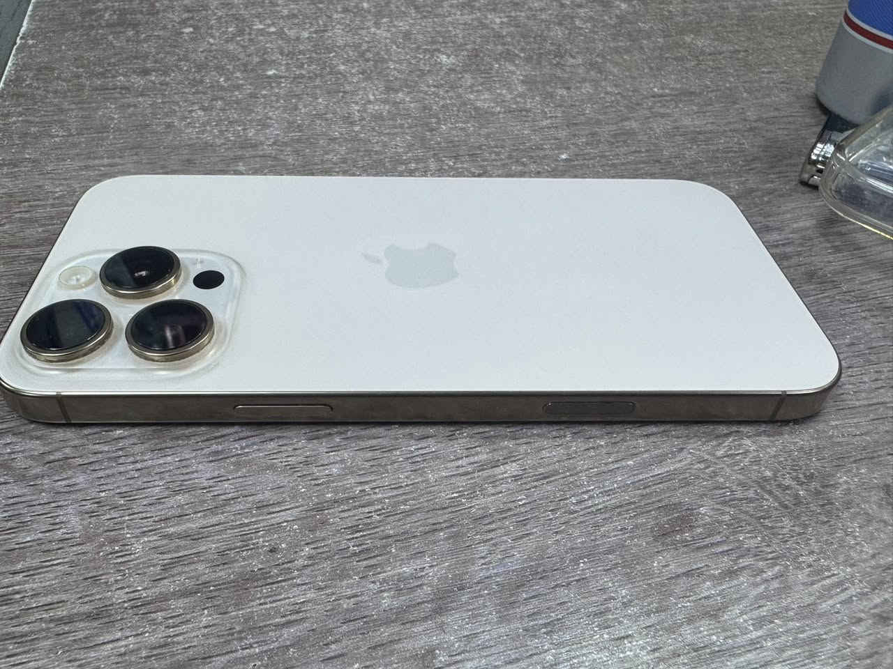 ايفون 16 pro max
ذاكرة 256 
بطارية 99% 
ضمان ماستر ينتهي 2026/3/30
جهاز نضافه 100/100
العنوان بغداد الحسينيه 
***********
