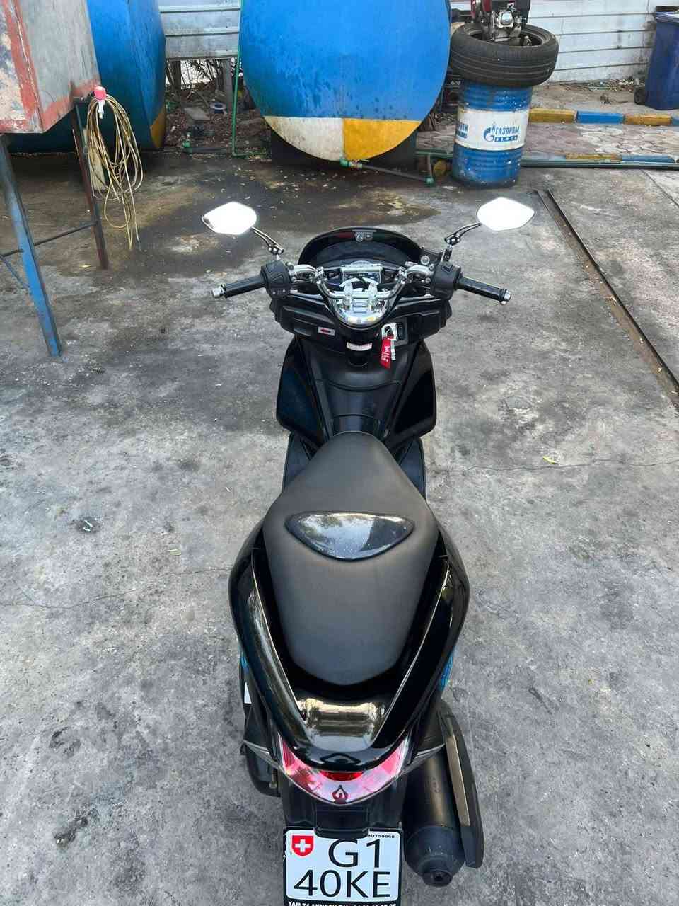 سلام عليكم اخوان
للبيع دراجه PCX جيل[1] ياباني ياباني🇯🇵🇯🇵 jf 
دراجه بلاديه مكينه ابلادي 
دراجه برغي ممفتوح بيه 
كهربائيات حساسات شغاله 
دراجه اي اي نقص مابيه 
صارله شهر من طالعه رمبه 
دراجه مكفوله كفاله عامه 
وجيب فيتر وياك 
ونطيك ضمان بلدراجه
تايرات جدد امامي خلفي 
حساسات A ازدحام وحساس استان كله شغال 
دهن ادير من شركه هوندا 
سعر 1700 بيه مجال للطيبين👑💞
مكاني بغداد حي العامل خلف صناعه 
الاستفسار الرقم ***********📍
