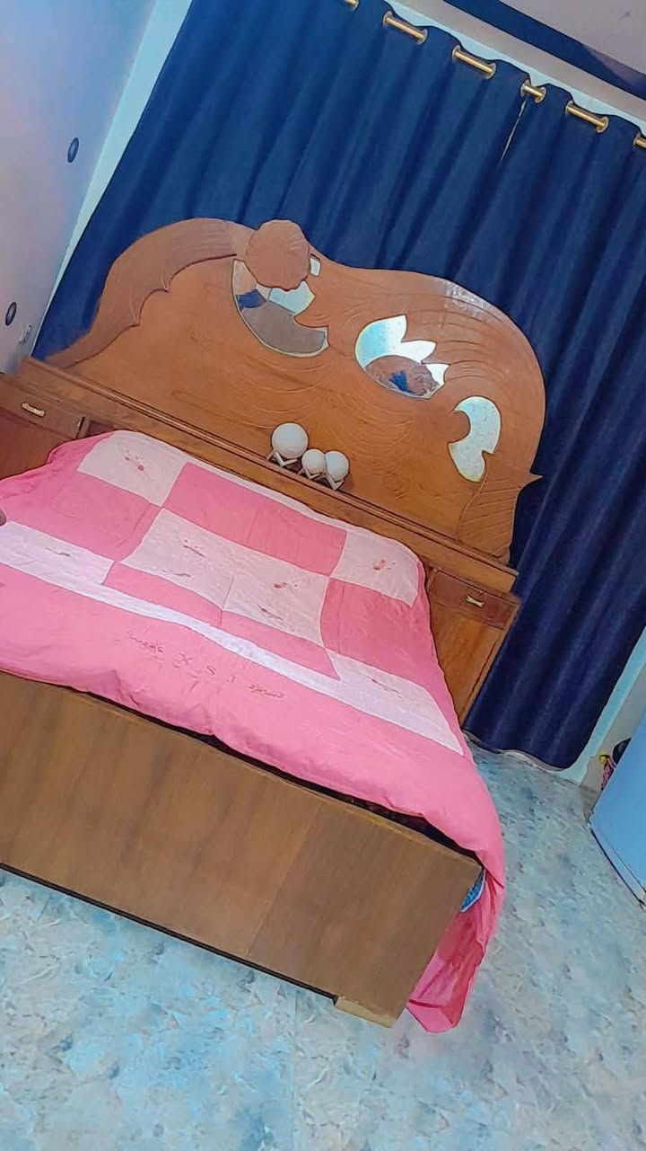 غرفة صاج للبيع نظيفة خشبها صاج للبيع مكاني الخالص المركز مدخل السيد يوسف *********** 
كنتور ملحق نظيف ست بوب
