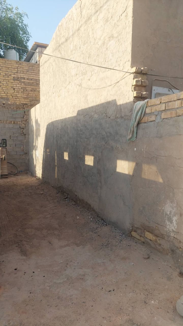 بيت للبيع طابو صرف قرب مسجد السهلة ١٠٥م واجه ١٠م غرفتين وصالة واستقبال ومطبخ وصحيات والشارع مقرنص البيت قديم ١١٥مليون  الاستفسار ***********
