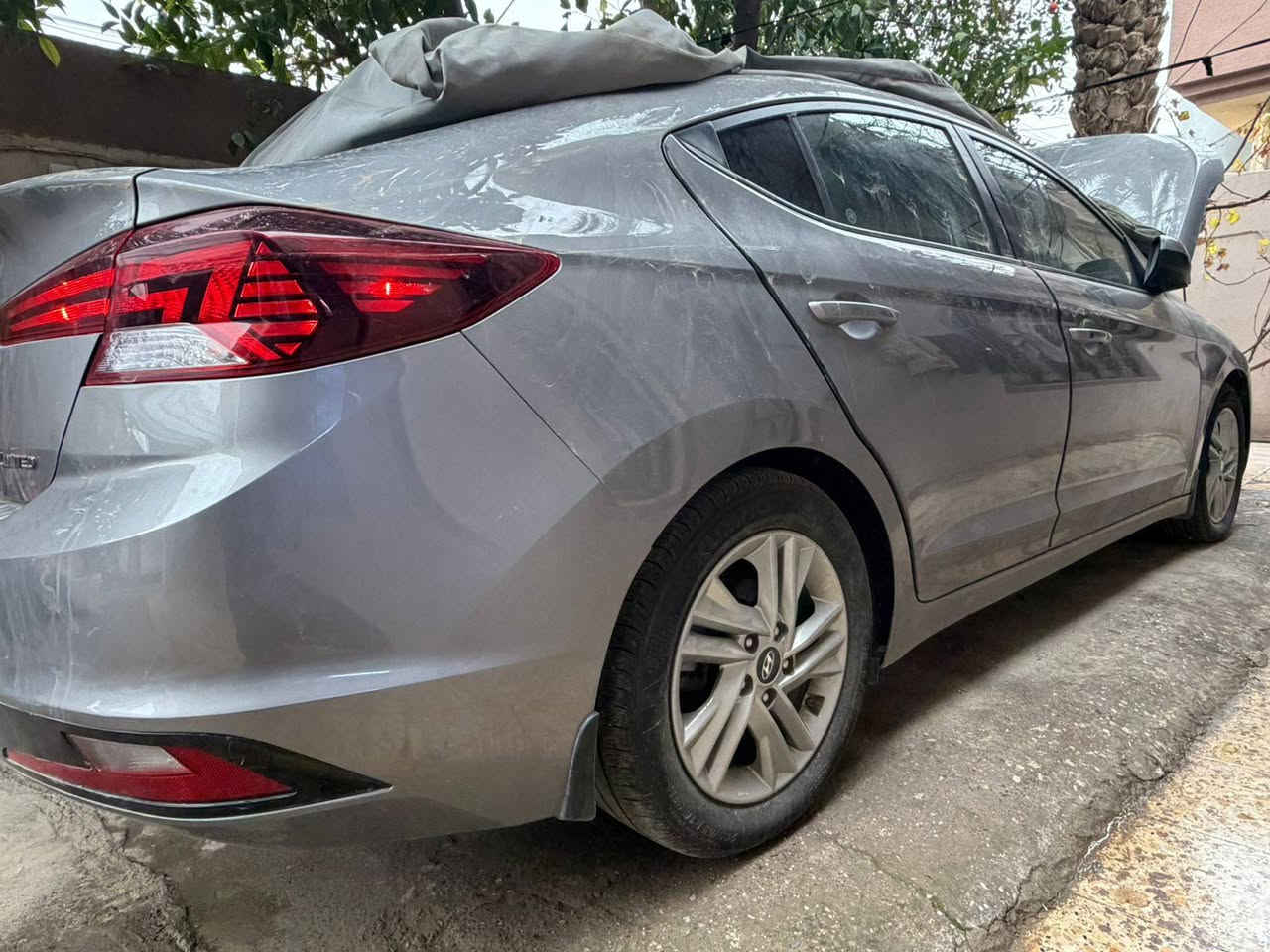 السلام عليكم
النترا 2020 وارد امريكي بدون صبغ
 طختها دعاميه الاماميه ونفسها مصلحة ومصبوغه
ماشيه 28 الف ميل 
اربكات راجع سستم بلادي صور الضرر بالمنشور وسونارها موجود 

مواصفات الفول بصمه وسلايد وباقي المواصفات معروفه للتواصل الاتصال او مراسلة الصفحه 

***********

***********
