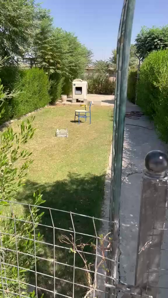 بيت  ١٠٠م طابقين. مقابل حديقه 
للبيع 
طابوو 
حي أراس (كه ره كي اراس) 
قريب عل مجمع ماموستايان 
سعر مناسب 
للاستفسار؛ 
***********
***********
