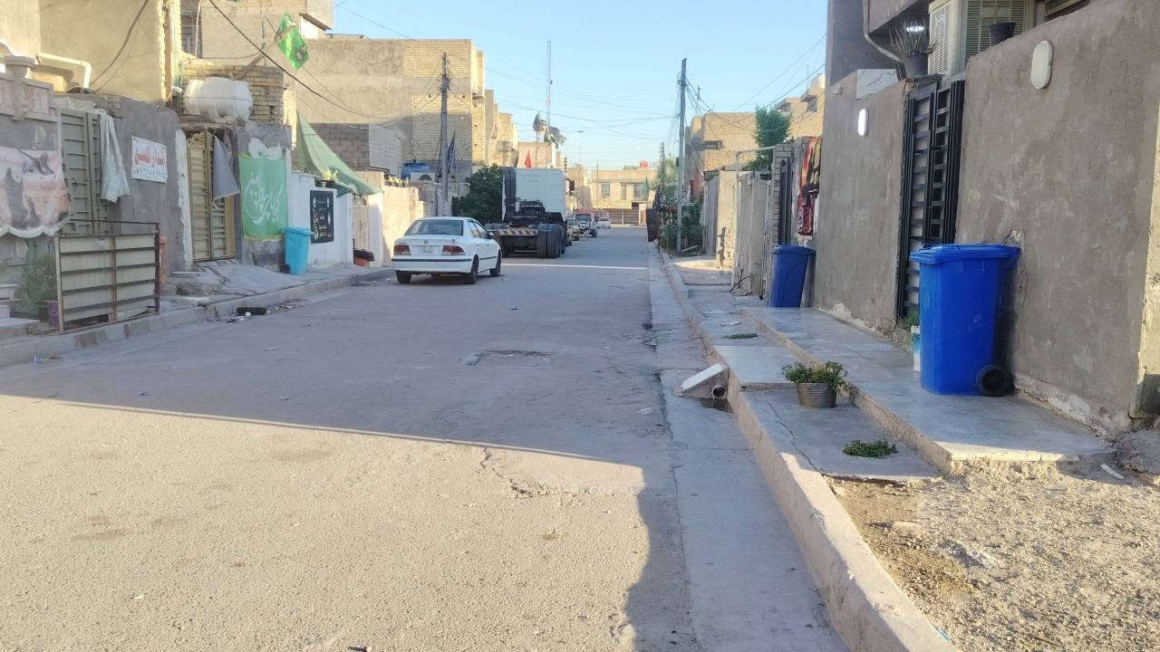 قطعه أرض في حي الرحمه واجه 4 نزال 12 ركن علئ شارع بين الرحمه وسفير شارع أسواق ابو ملاك ركن على شارع الشراي يتصل ويدلل ***********
