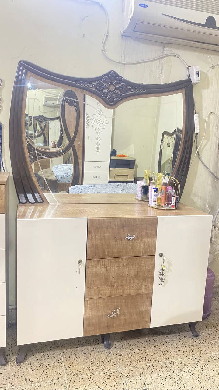 السلام عليكم. عندي غرفه تركيه 9 قطع. ضخمه نظيفه كولش. الظرر الوحيد بالجربايه الجسر مكسور. الي يريد ياخذها كامله. والي يريد منها قطع معينه هم عادي لان مستعجله ع البيع سعرها مناسب كولش مكاني بغداد.


**إذا كنت صاحب هذا الإعلان وتريد حذفه لأي سبب، رجاءا أرسل رسالة إلى الدعم الفني**