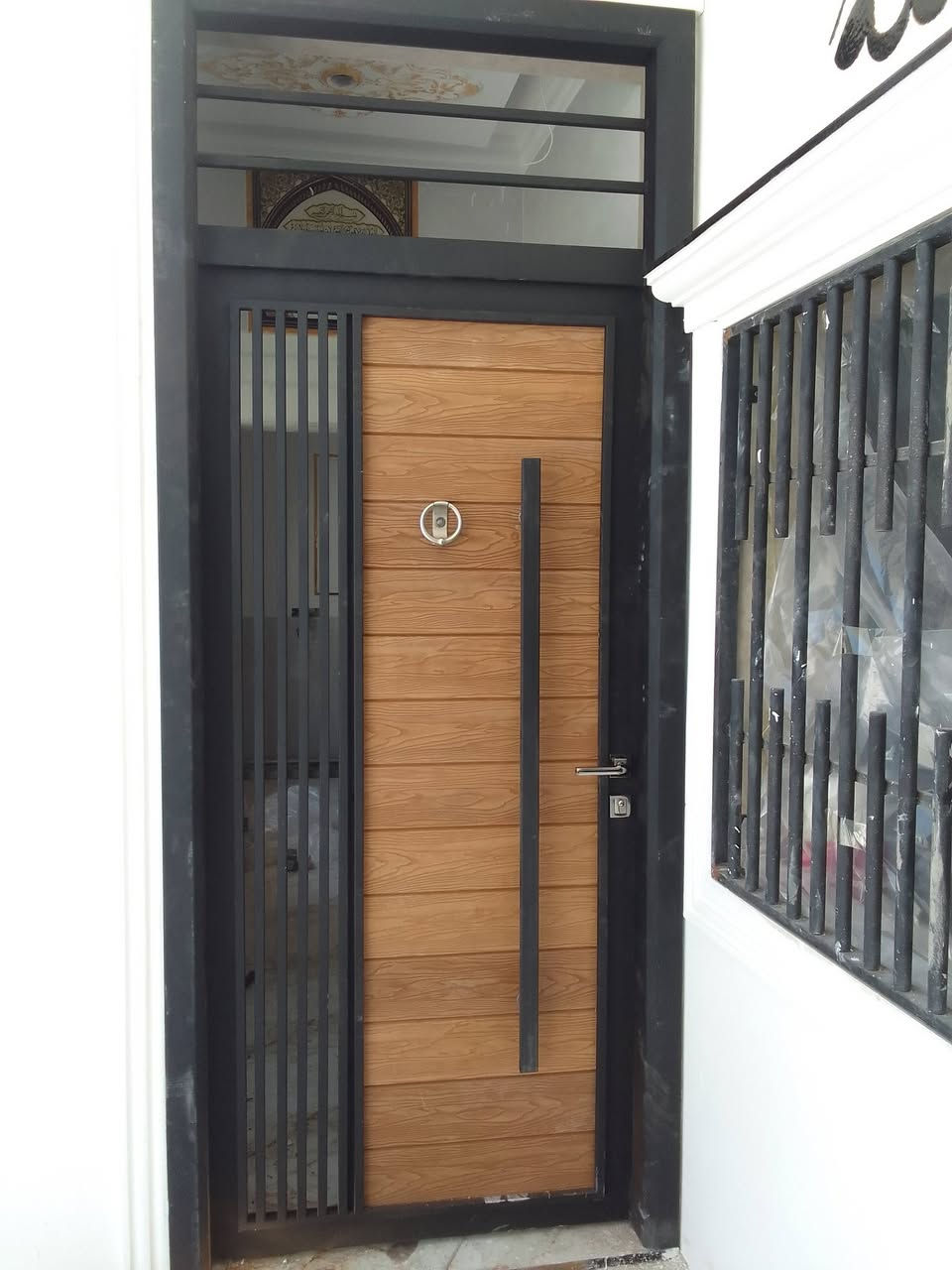 باب قاصة بديل الخشب قوي ولونة مايروح وظمان حلو تريد نقد تريد بالقصط وسعرنا مناسب لان ماعندي ايجار حدادة الاستاذ *********** خابر وادلل
