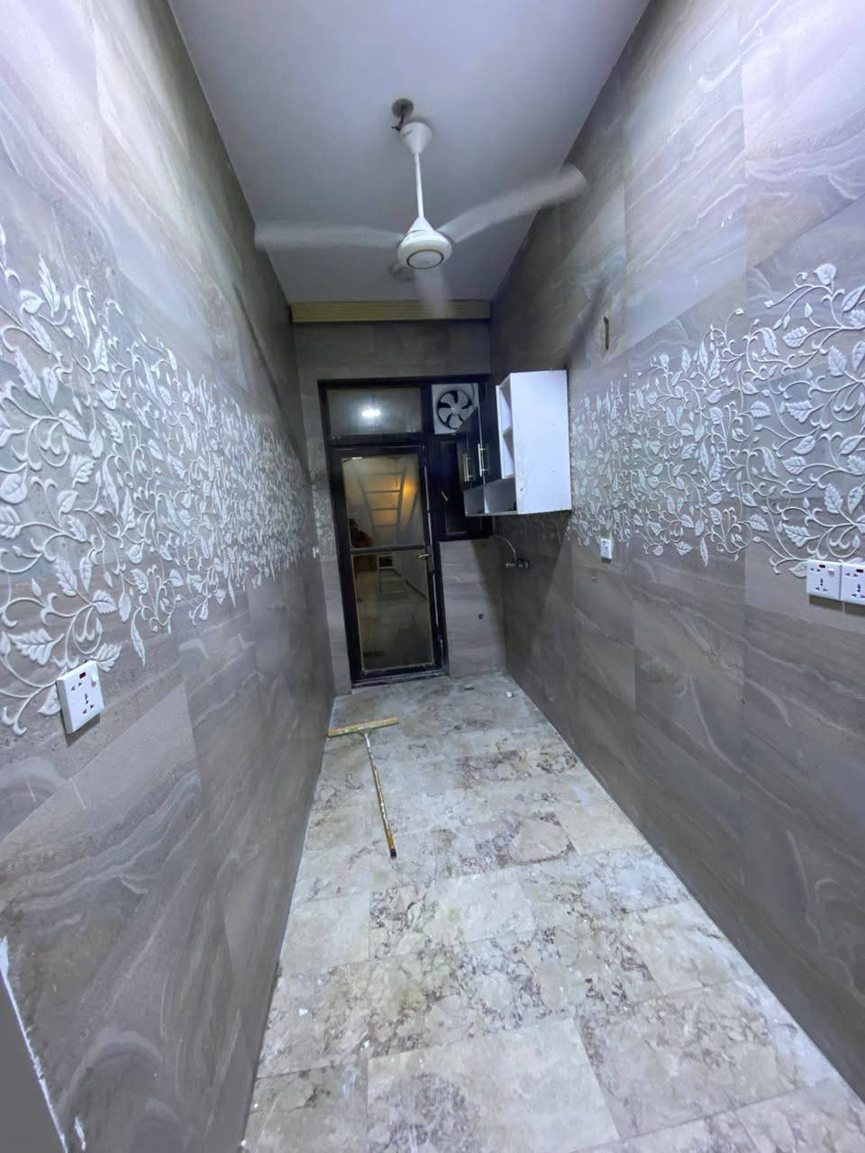 80 متر للايجار السيديه الضباط مربع كامل ساجد 

طابقين مدخلين 

ثلاث غرف وصاله مطبخ صحيات 

ايجار 900 قفل

للاستفسار الاتصال على الارقام 
***********
***********

مكتب القريشي للعقار 

شارع المركز دخول سيطره مركز مجاور مطعم يمان
