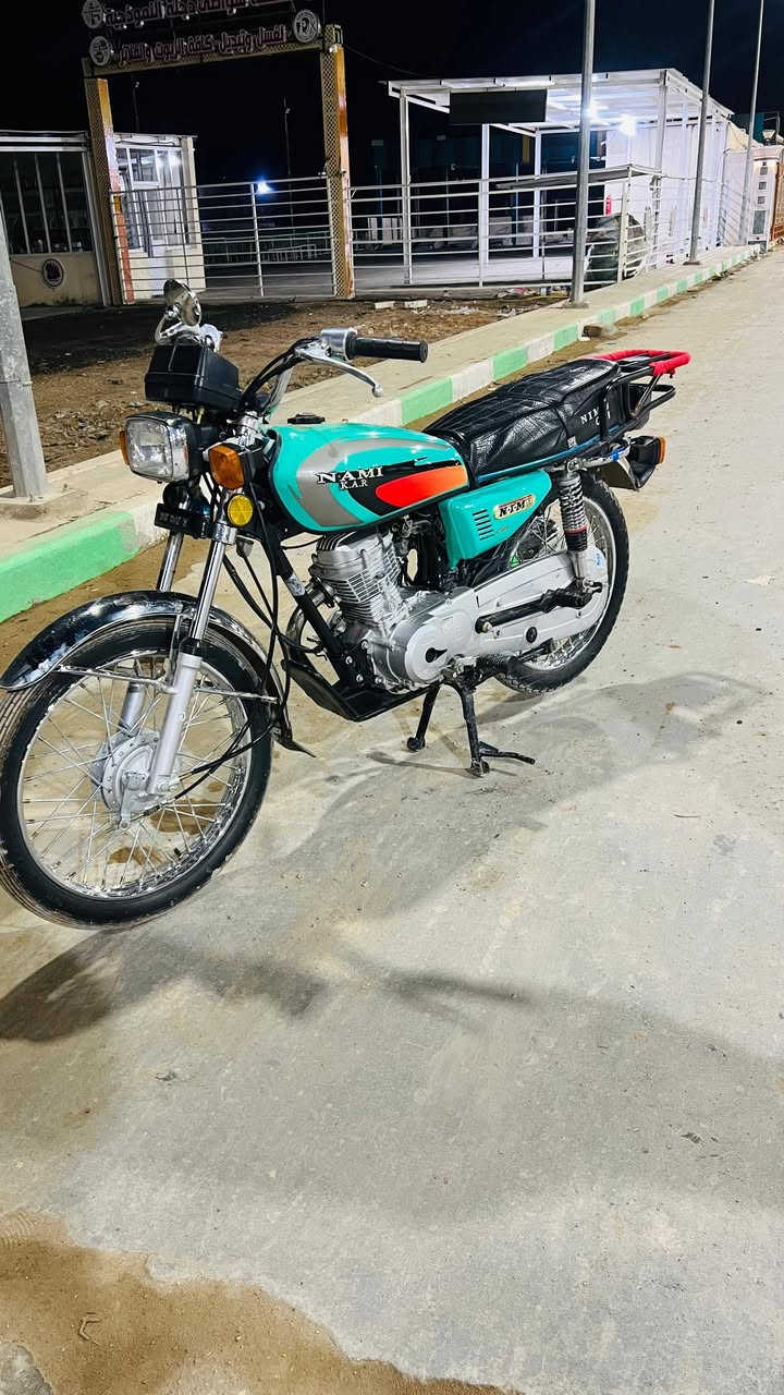 سلام عليكم دراجه للبيع اوراق سكنر موديل2023 طالعه من معرض الكرار بل 2025  
السعر 700 وبيه مجال للشراي
 مكاني شطره
 رقمي ***********
