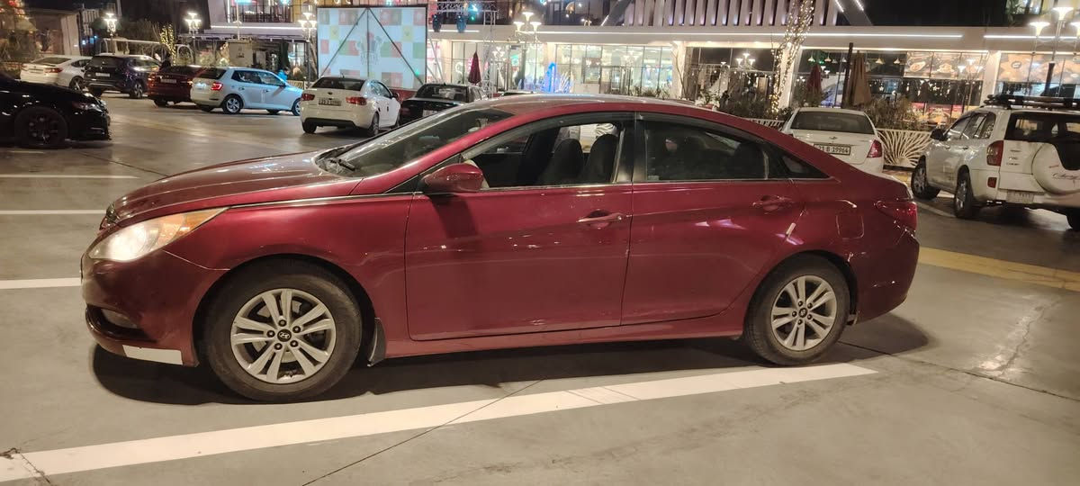 سوناته ٢٠١٢ 
أمريكي ليبل واحد عده قبق الجنطه مبدل
تحكم ستيرن كشن السايق كهرباء شاشه بلاد
مصبوغه حزام بسمي تحويل او وكاله لل ٣١ السنويه 
مراوس بكيا فورتي أو الانتره
مكان السياره ديالئ 
***********
