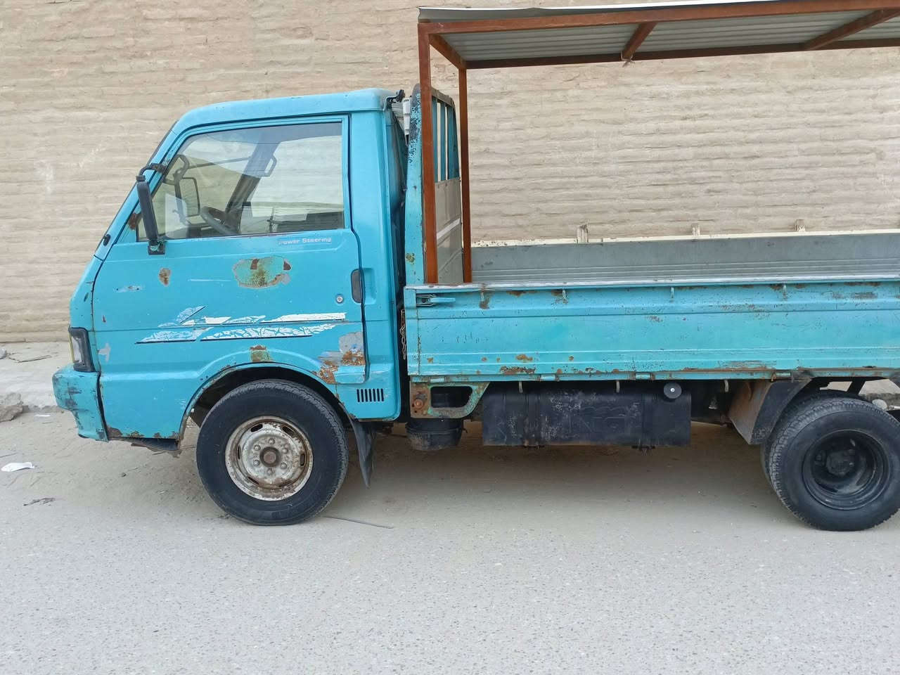 سلام عليكم موديل 93 السنوية لل 28 مداور مباشر سياره كلها اصوليه مابيها اي نقص فقط كشرها تعبان غير متواجد ع فيس فقط ع خط 
السعر 38 قفل ***********
