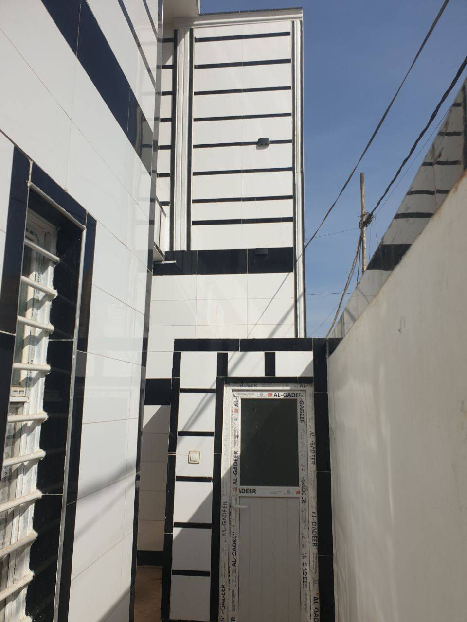 للبيع بيت طابو صرف حي السلام منطقه ال ٣٠٠ بناء درجه اولى كله مرمر جبس بورد طابقين المساحه ٢٠٠ متر خمس غرق نوم اربع حمامات يباع نقد يباع على المبادره الشراي يتصل *********** النجف الاشرف النجف, العراق
