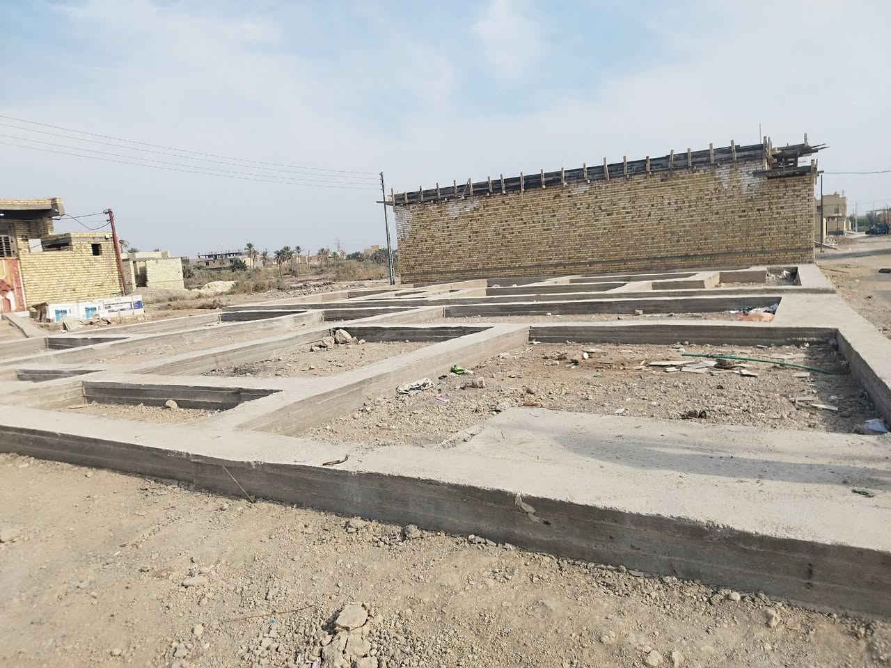 سلام عليكم بتلو للبيع البتلو يتكون من غرفتين او صاله او حمام داخلي فقط مع دونيه او مطبخ حار او بارد او صحيات خارجيه المكان في الورداوي مقابيل غسل رشوان ولها مطب ثاني يطلعلك مقابيل كوفي البمبش ... المساحه 200 سعر 33..او بيها مجال للطيبين.           رقم الهاتف .....***********..
ملاحضه عدك اتراب زايد اب صف القطعه الك تكدر تدفن بي القطعه......
