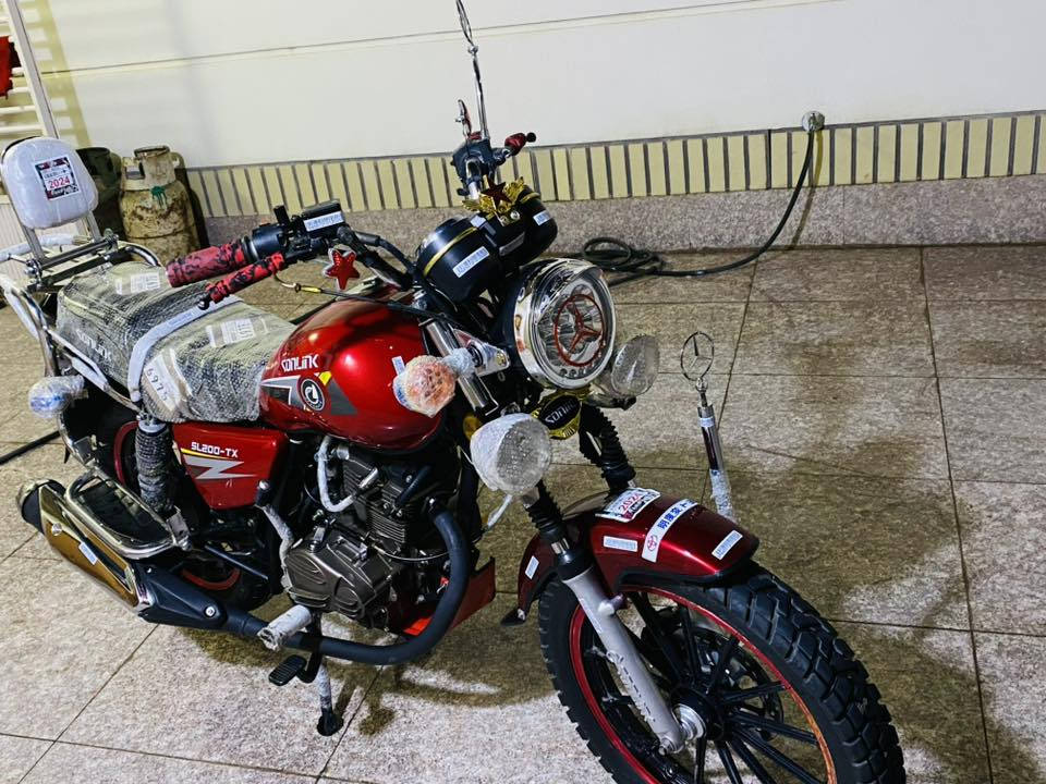 السلام عليكم دراجة نوع سونك شكل الجديد. مديل 2022 طالعة ب2025  محرك جوزي صالنصة كاتم مقدم دسك وكيلها حمودي العارضي السعر 1150 مكاني النجف 
الرقم ***********
