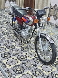 2021للبيع سعرها 600 وبيها مجال الي يدها يتصل على الرقم 07886473395