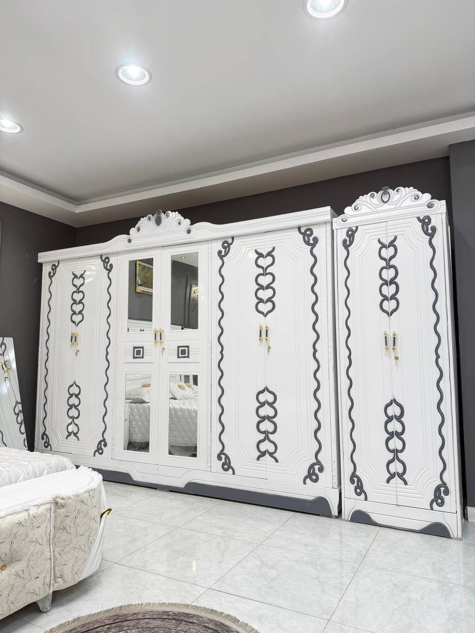 مليون و 100فقط  

هدية شازلونه وطابوريه + مراية قيافه 

غرف نجاره عراقيه 💯💯

تتكون من 8  قطع 

عرض الكنتور 3 و20سم

ارتفاع الكنتور 2 و20سم

السرير بلوك ٦ ارجل

طول السرير 200 سم 

عرض السرير 160 سم 

الضهر براغي
 سعر دوشك اصلي وطبي ضمان 5 سنوات 150 الف 
يتوفر لدينا توصيل كل محافظات العراق 
داخل بغداد مجانا
للحجز والاستفسار الاتصال على الرقم ‏ ***********
موجوده واتساب
