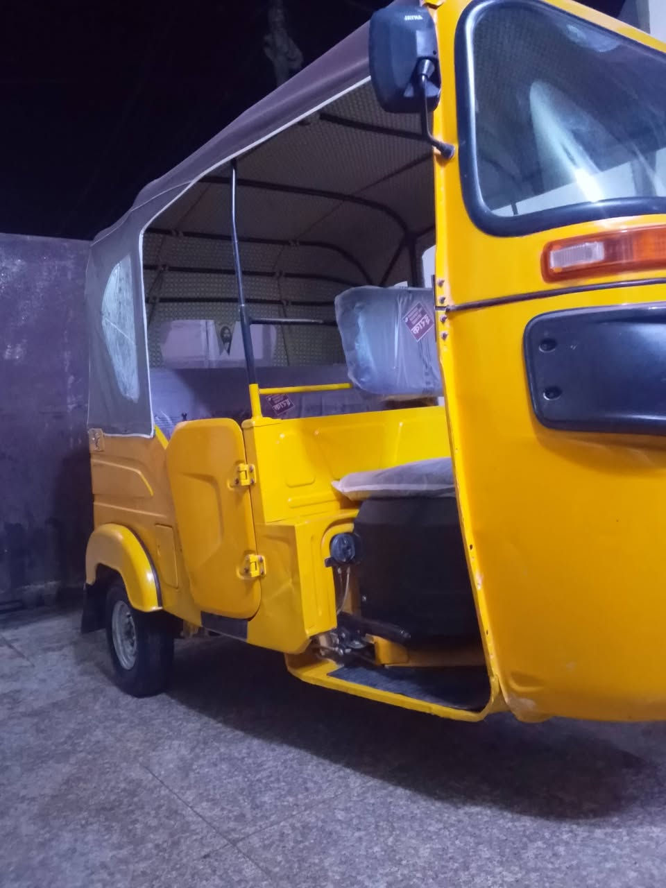 السلام عليكم تكتك 22 شهر 8 رقم وسنويه انكليزي كفاله عامه من كلشي رجاءً غير متواجد لا واتساب ولا ماسنجر مكاني كربلاء الشراي يتصل ولمو شراي ليتعبني فدوه ***********
