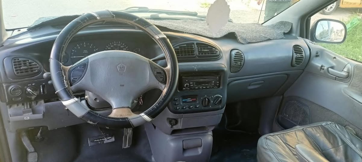 سلام عليكم دوج كرفان موديل 2000 رقم إنكليزي جديد سنوية لغايه 2030بأسمي هزة  جديده تحويل مباشر تبريد شغال قطعه وحده كشن سايق كهرباء سعر 42 للاتصال *********** بغداد مدينه الصدر ساحة مظفر
