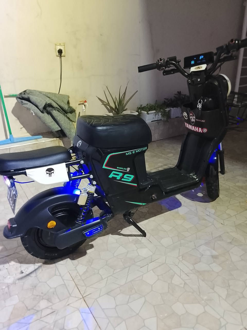 سلام علیکم دراجە ار9 للبیع مودیل 25 شرکة  MS MOTOR بطاریة جدید بشرط نظیف كلش نضام بكه وعلیه عقل ریاضي مابي اي عیب بس شاشە مبدلە سعر430 وبي مجال مکاني کرکوك للستفسار *********** اتصل او تعال واتساب
