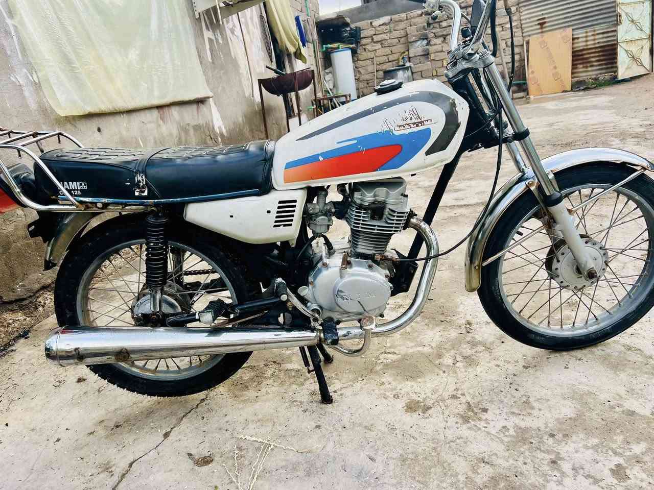 دراجه ايراني نامه كله بلاد دراجه جاهزه من كلشي كهرباءيات كله شغاله دبلات وره وكدام مكينه ناعمه شلعه معدل فول دراجه جاهزه لبوريه ضعيفه ونضافه شوفت عينك قضاء المدينه سعر 325وبيه مجال بسيط رقم ***********
