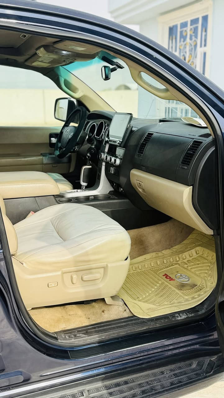 السلام عليكم 
تويوتا سيكويا 2009 
محرك 5700 8V
المواصفات 
كشتات كهرباء 
تدفئة كشن 
تحكم ستيرن 
7 راكب 
كشنات جلد 
جكات شغاله شرط 
فتحت سقف 
كامرة 
بردات كهرباء 
وباقي المواصفات معروفه 
السيارة جاهزة من كلشي برغي مابيها نقص مكينه سبانه ممدودة عليها تراي زيرو 
السيارة بيها 4 قطع رش فقط كلير شرط اثر جراد 
رقم بغداد 
السعر 165 وبيها مجال للطيبين 
رقم الهاتف *********** 
العنوان ديالى بعقوبه
