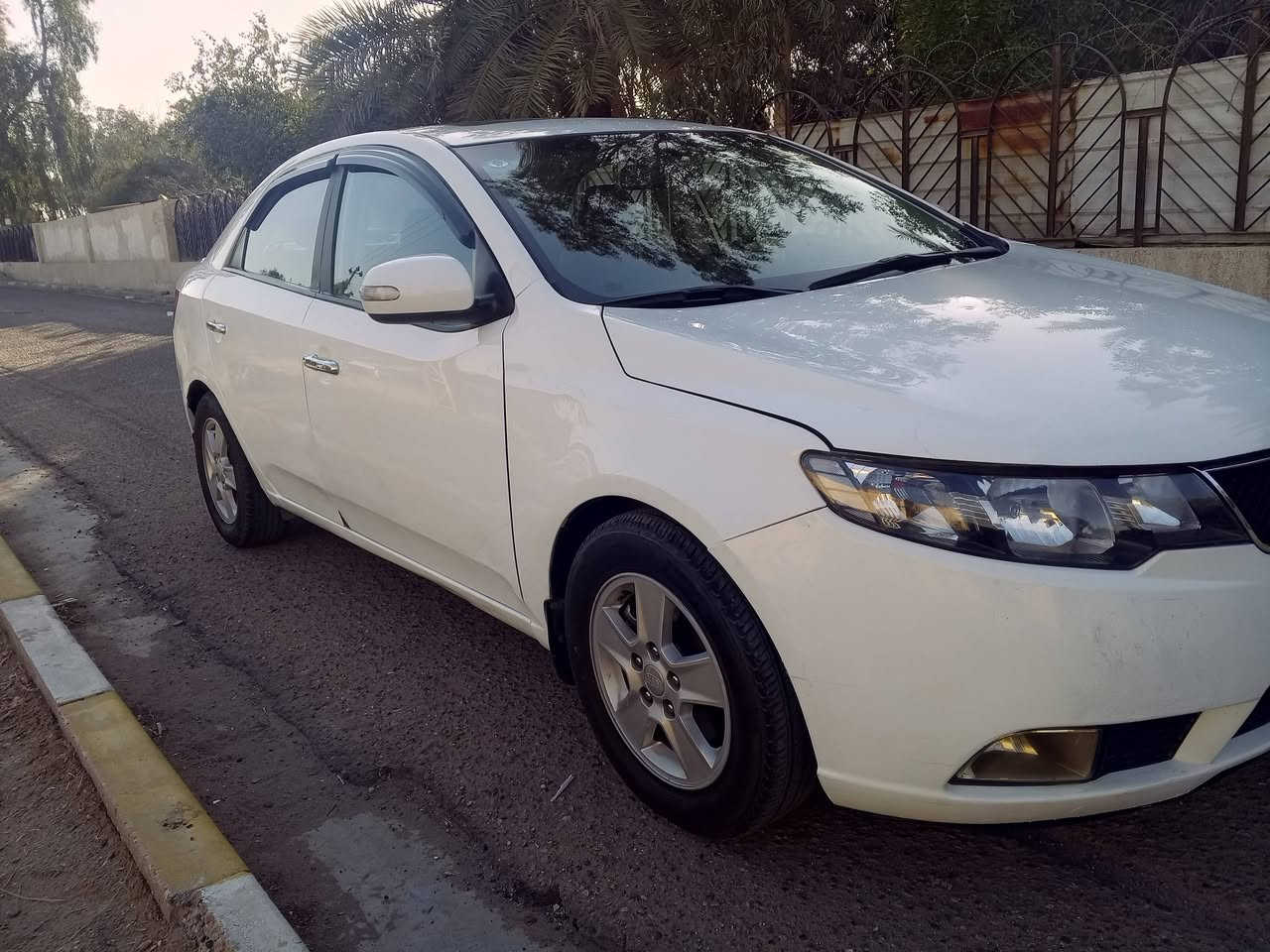 سلام عليكم سيراتو 2009 خليجي بيهه بارد صفحه السايق الباب الايمن الخلفي معجون وصبغ مكينه  1600  مكينه بيهه بدايه تبخير تخم تاير ويل كب 5 بيهه تبريد وتدفئه كلها شغاله منضومه زنون شاشه وتحكم استيرن هزه جديده سنويه لل 31 صدر امامي خلفي جديد وبسمي العنوان بغداد شهداء البياع رقم  الهاتف *********** 
السعر 87
