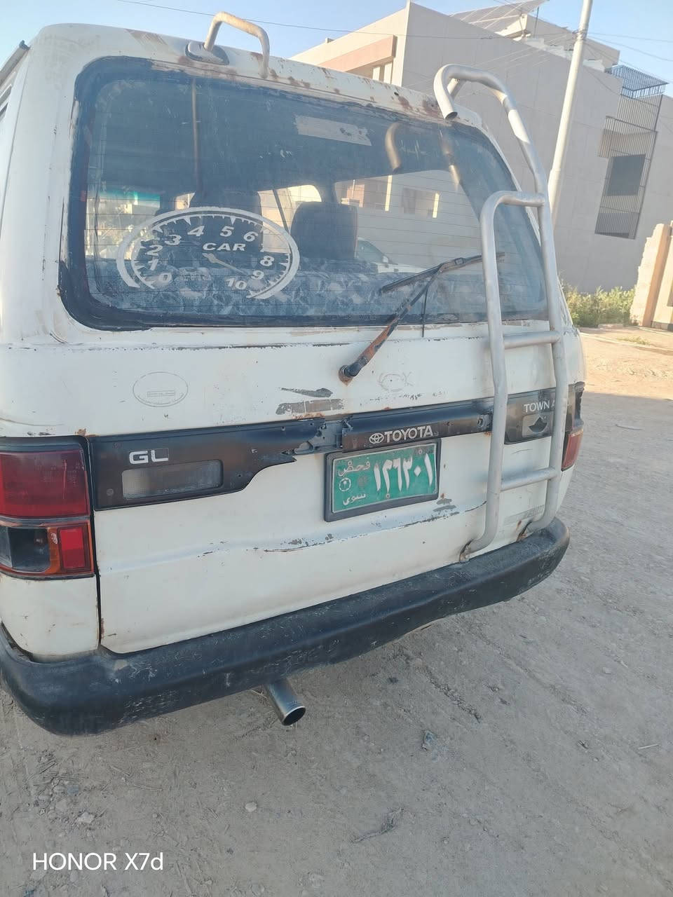 من رخصة الادمن
السلام عليكم رمضان كريم 
سياره تويوتا موديل ٩٥ محرك بانزين ملاحضه السياره مكفوله عشائر وسرقه سنويه بيضه بيها وكاله قديمه راعيها بل موصل ما اندلو السعر  8 ورقات العنوان حي الوحده ***********
***********
