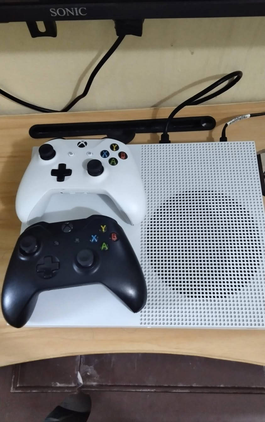 🔥 للبيع Xbox One S 1TB نظيف جدًا 🔥
🎮 Xbox One S
✅ الذاكرة 1 تيرا
✅ استخدام أسبوعين فقط
✅ اشتراك Game Pass شهر كامل
✅ وياهه يدتين
✅ نظيف جدًا وما بي أي مشكلة

💰 السعر: 325 وبي مجال للطيبين
📲 التواصل واتساب فقط: ***********
