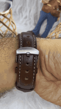 Versace البراند الشهير
ساعة رجالي جديد اصلي 
سير جلد قهوائي 
 مينا بيجي ذهبي 
 قطر 48 
 كرونوگراف
نافذة date 
 دبل تايم 
 سنتر ثواني منفصل 
 زجاج زفير 
 ستانلس ستيل بالكامل 
 ضد الماء 
 السعر تواصل على الخاص او على الواتساب على الرقم / ***********
ملاحظة / يوجد توصيل لكافة محافظات العراق
