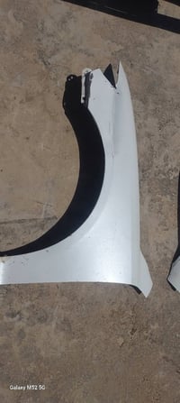 زوج چاملغات+دعاميه أماميه +شباك أمامي+مازده جهة السايق  مثل ما موضح با...
