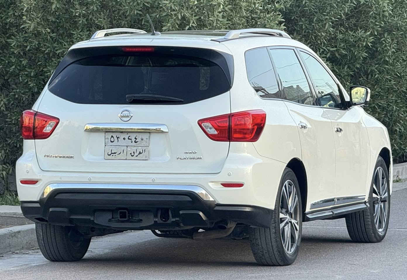 نيسان بايفندر 2018 بلاتنيوم يعني اعلى فئه بنيسان
وارد امريكي حادث جاملغ وبنيد فقط بدون دواخل طخه خفيفه  كير مكينه تبريد تخم تاير جديد رقم اربيل تحويل ثاني يوم 
موصفات
شاشات بكشنات
بنوراما
6سلندر
تشغيل عن بعد
بصمه
رادار جانبي بمري
رادار امامي
كشنات جلد 
7راكب
حساسات امامي خلفي
خمس كامرات 360 درجه
كشنات تدفه تبريد
السياره جديده وجاهزه من كلشي 
مكانها بغداد الدوره حي الصحه 
***********
السعر 139 ورقه وبيه مجال بسيط
