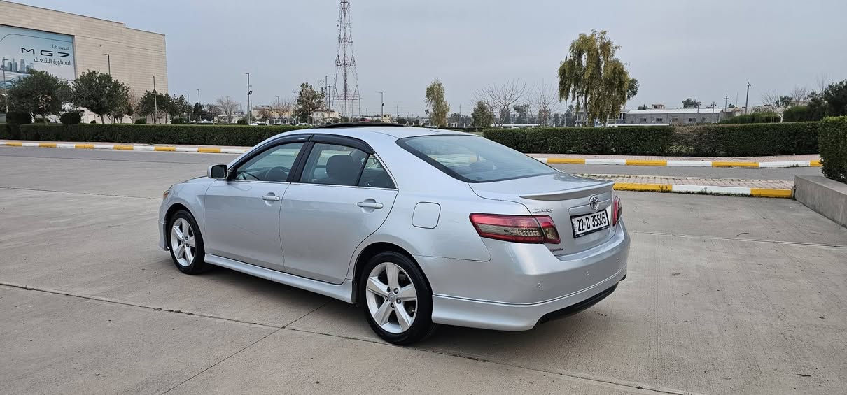 کامیری مۆدیل 2010ی مواسەفات امریکی 
فول مواسەفات سپۆڕت بیلادی 
 سلایت . سپۆڕت . ناوڕەش . کوشن کارەبایی . سوکان سپۆرت . تەحدید سورعە . سوکان ڤۆلیۆم . حەساس. ویلکەپ . بلاجیکتۆر. 
سەیارەکە نمونەیە لە جوانی بەس دەعامیەکانی تازە بۆ جوانی بۆیاغم کردۆتەوە دەنا وەک و بۆیاغ دەعامی بۆ دەعامی بەشەرت. قەترە بۆیاغی نیە.
چاملغی پێشەوەی سەیاق بتسێک تەعدیلی هەیە بێ لێدان. 
مەکینەی نەکراوەتەوە تەنها قەپاغی سەرێی نەبێ  لە ساردیش دەنگی دیجیتەڵی نیە
دوکەڵ و بوخاری نیە گێرو مەکینەو تەبرید  بەشەرت .  4تایەی نوێی لە بنە. 
چرکەی تێدا نیە سەیارەکی زۆر نەرم و خۆشە. زۆر بەرچاویشە ماشاءلله ی دەوێ.
ڕەقەم هەزە سەنەوی ژینگە هەمووی نوێیە
هەزەی تا 30-5-2026تازەیە
سەنەوی و ژینگەشی تا 21-12-2026 تازەیە.
بەناو کردن و غەرامە بەشەرت. 
سعری 130$ وەرەقەو مەجالی تێدایە
لە هەولێر دادەنیشم. ژمارەی مۆبایل+ڤایبەر+واتساب
*********** أربيل, العراق
