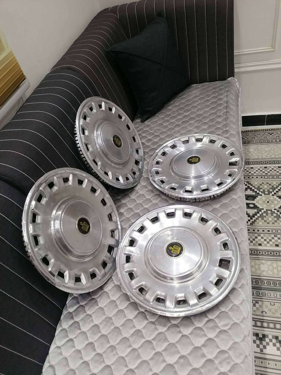 سلام عليكم
تخم كبات كراون 1981 

حجم 14 

*********** سيد محمود
